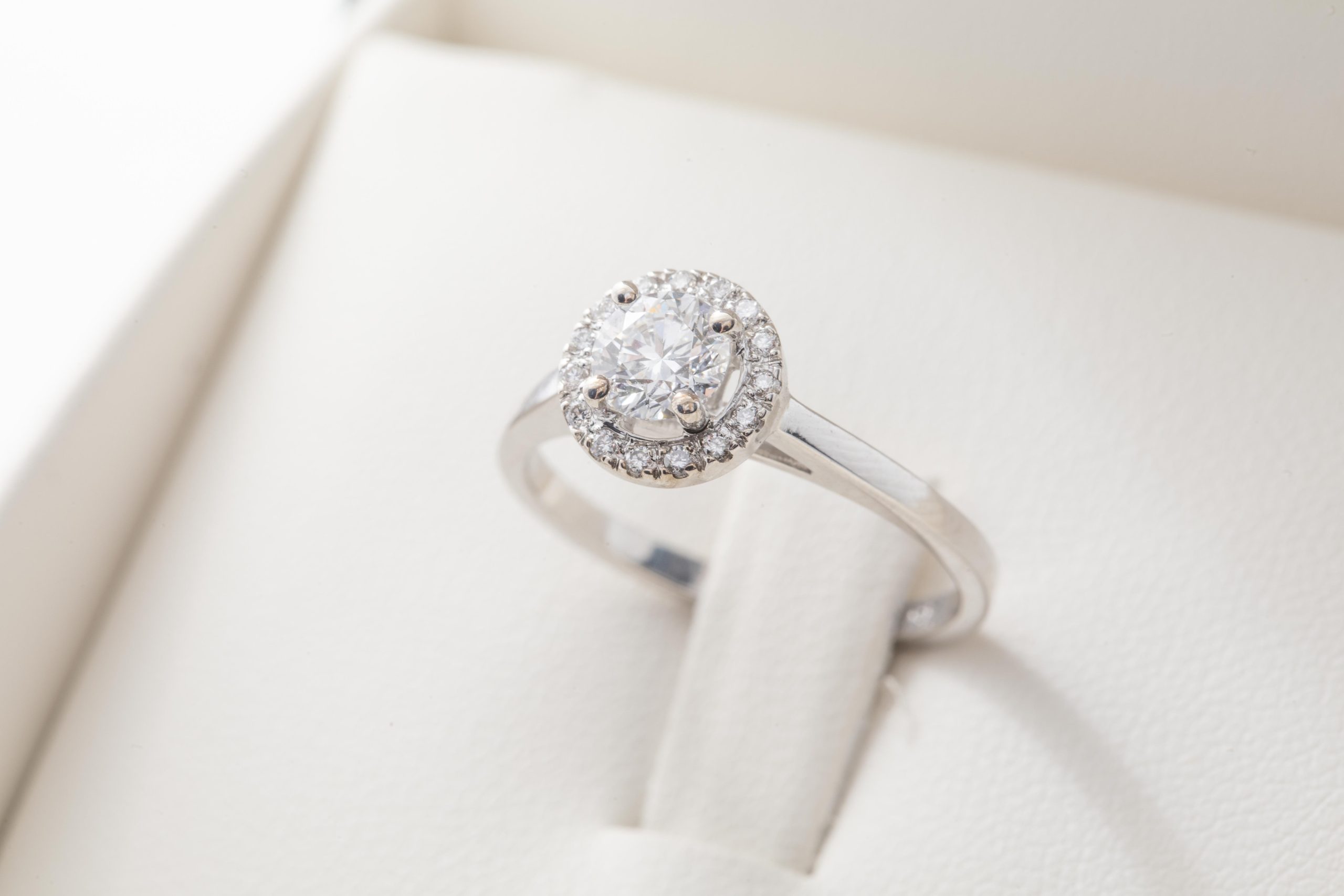Anillo de compromiso Vania con diamante 0.50ct.