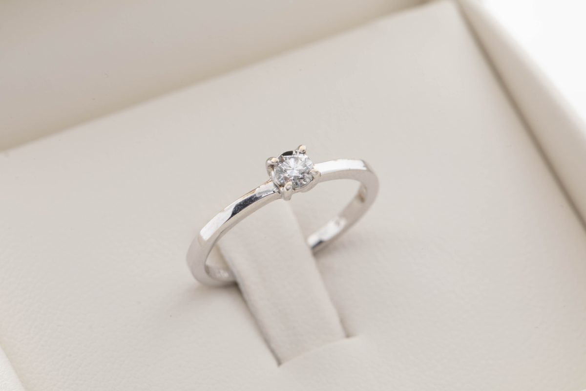 Anillo de compromiso con diamante 0.17ct.