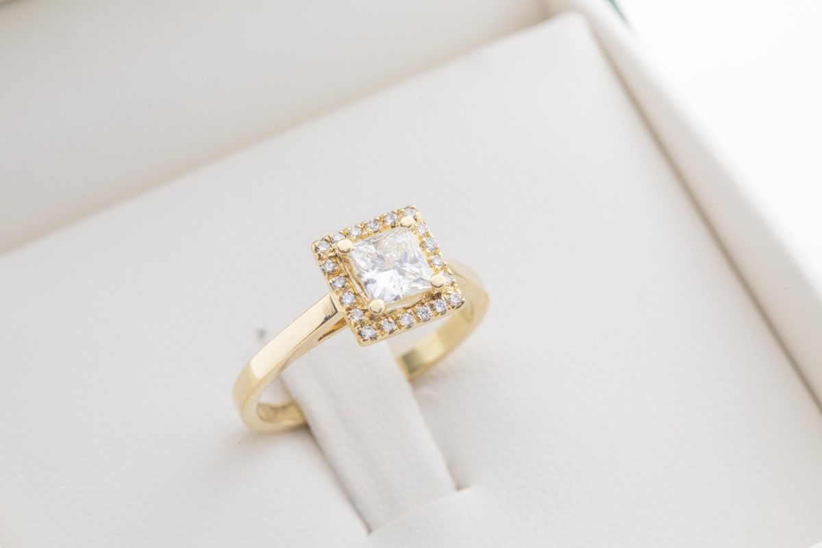 Anillo de compromiso con diamante 0.70ct.