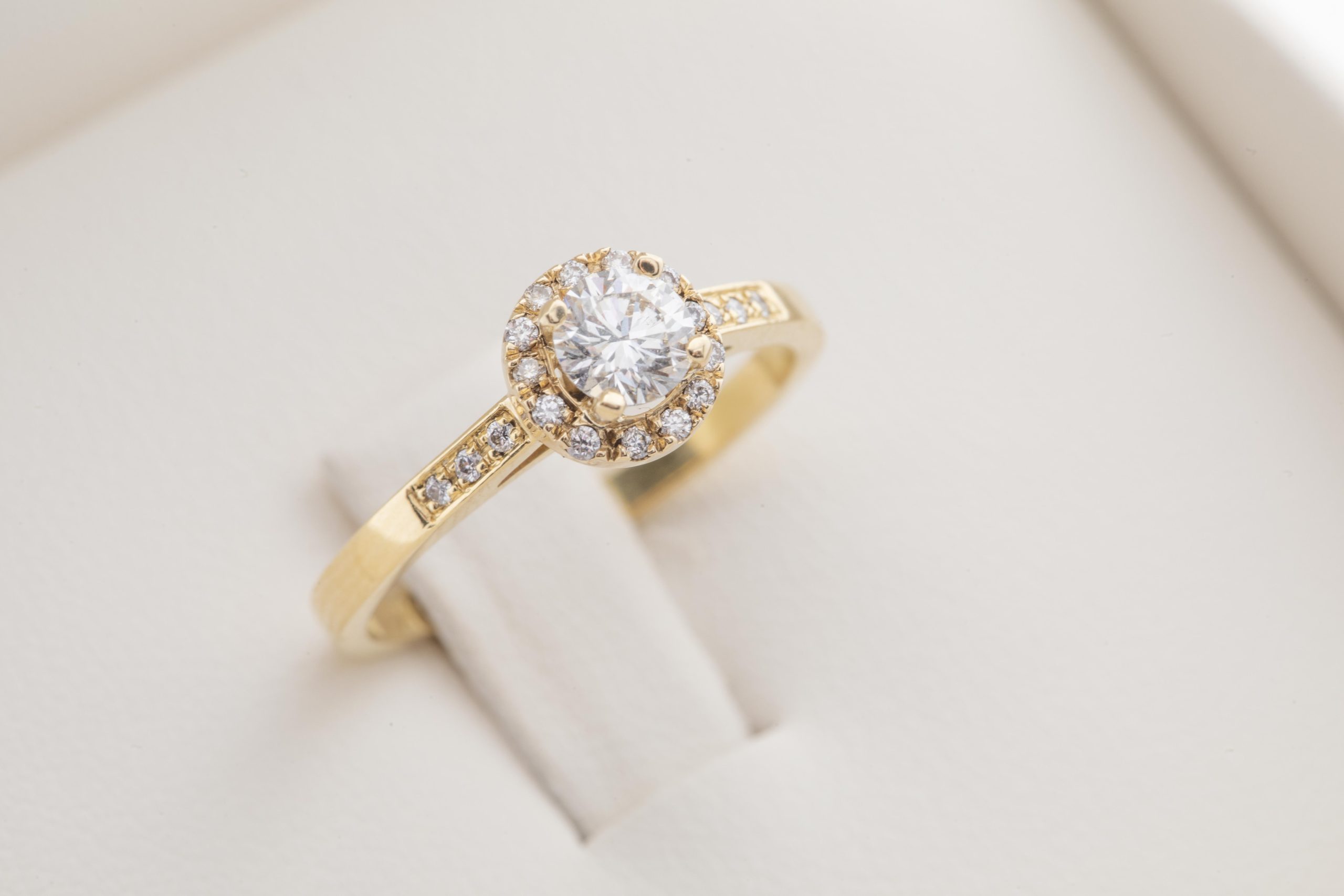 Anillo de compromiso con diamante 0.36ct.