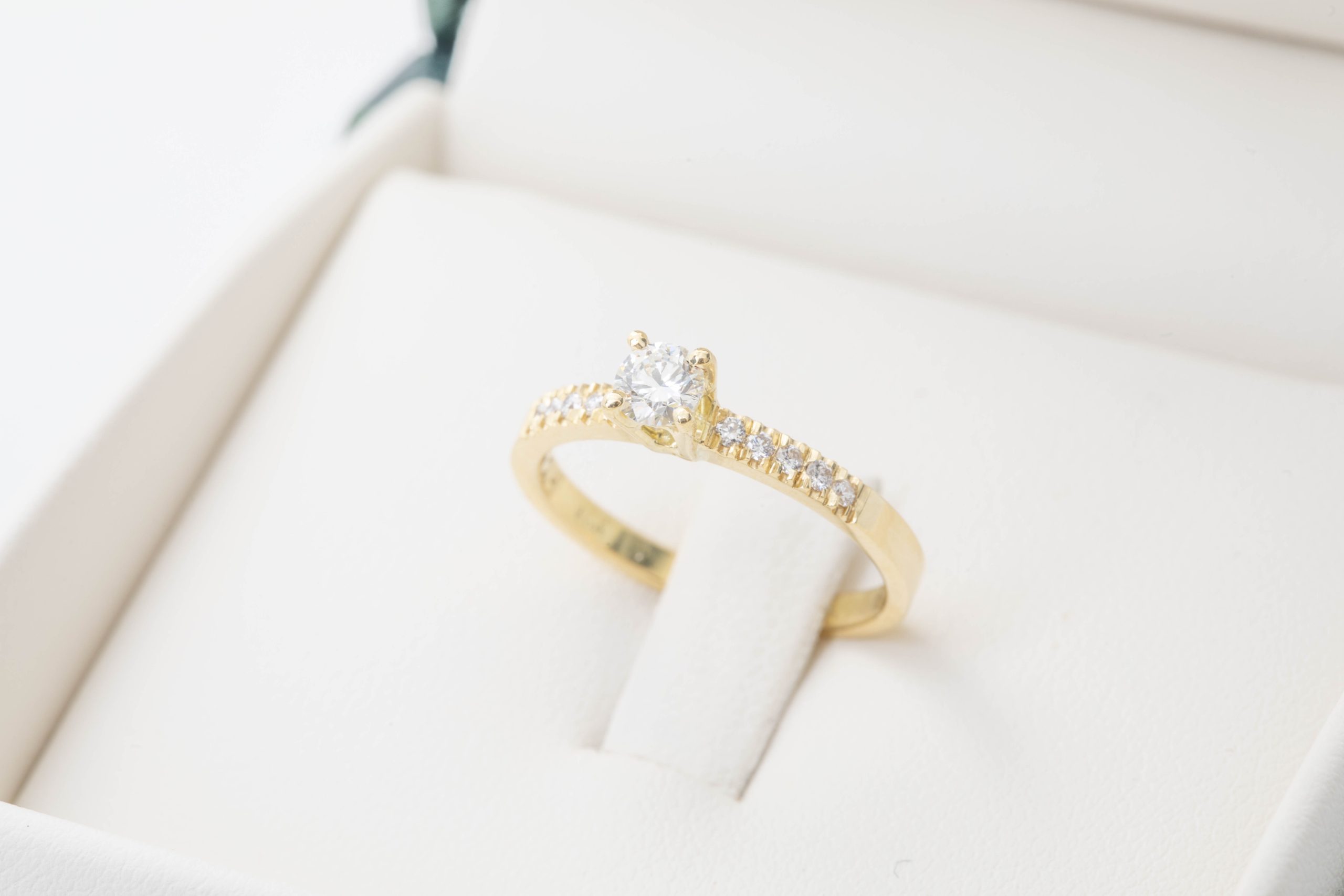Anillo de compromiso Daniela con diamantes 0.24Ct