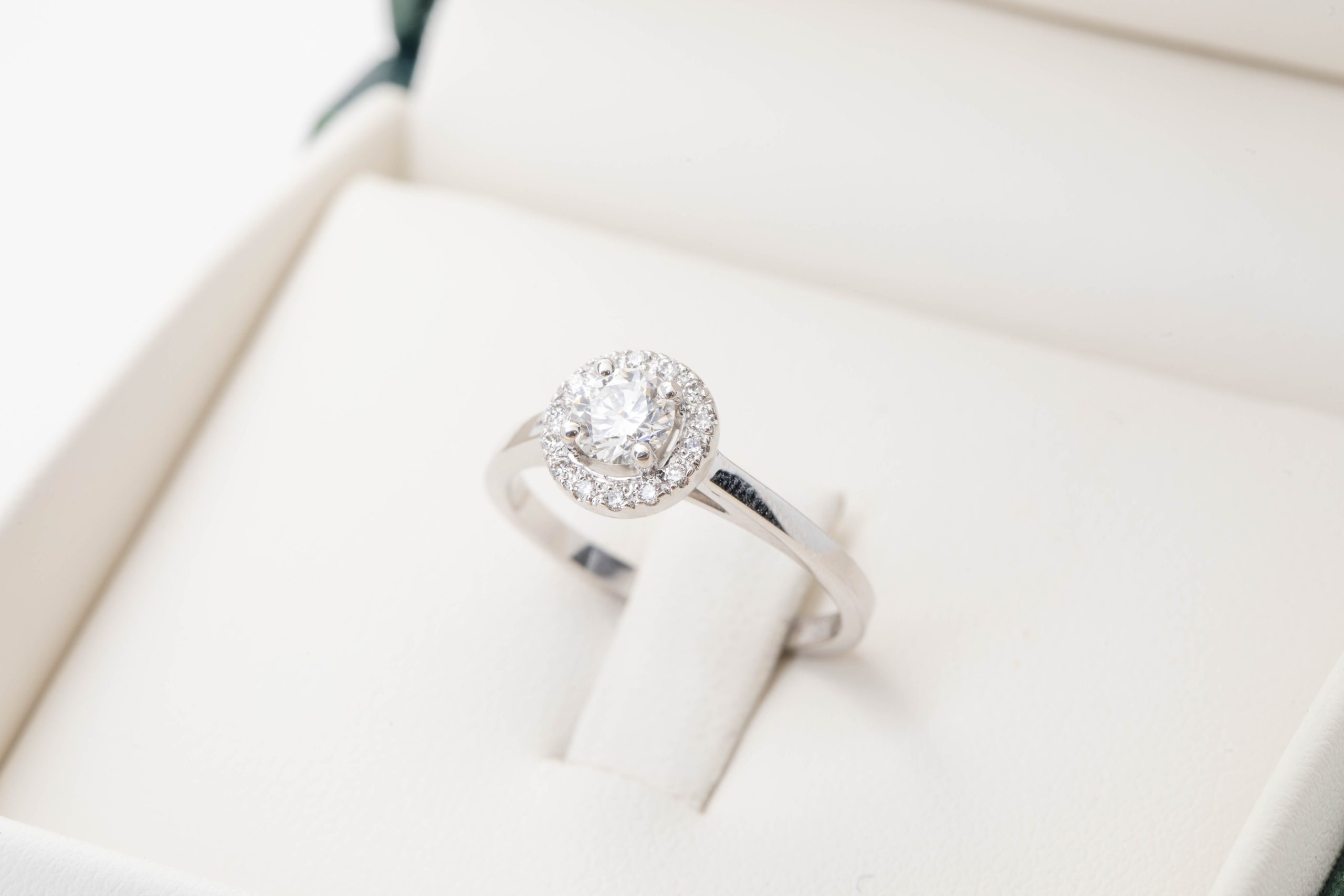 Anillo de compromiso Vania con diamantes 0.38Ct