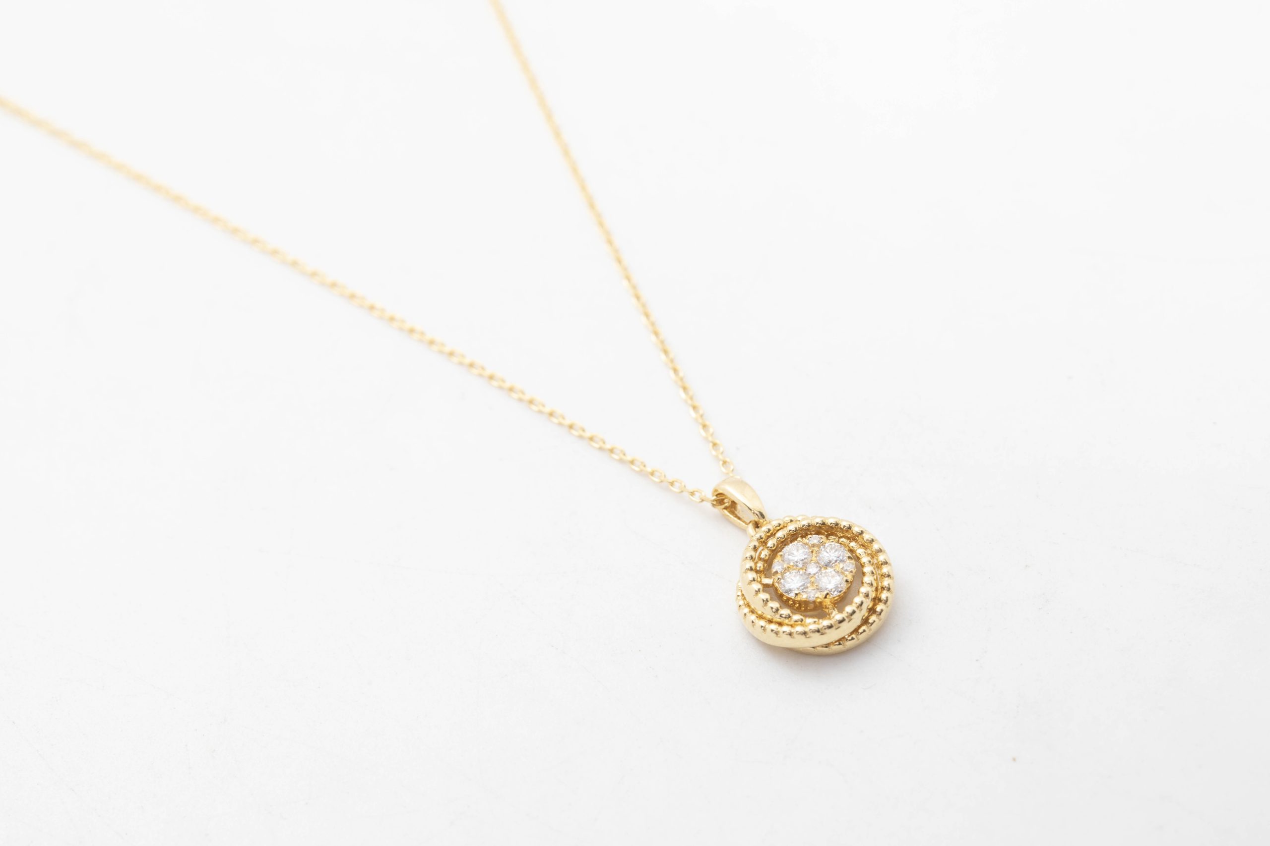 Collar círculos con diamantes