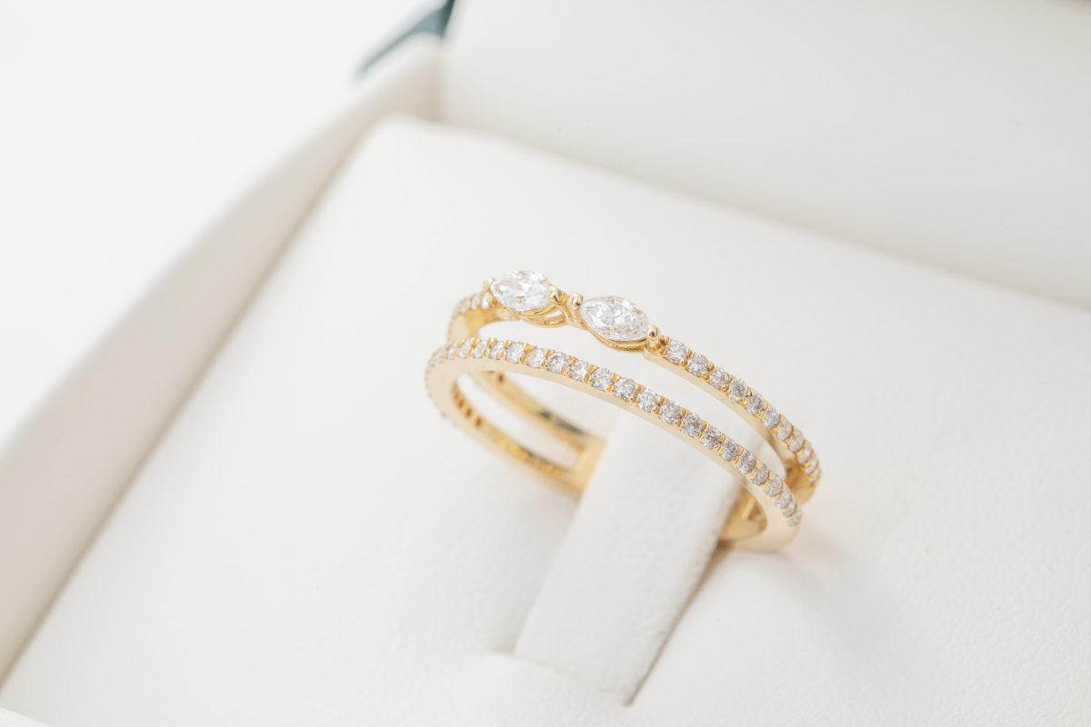 Anillo doble con diamantes
