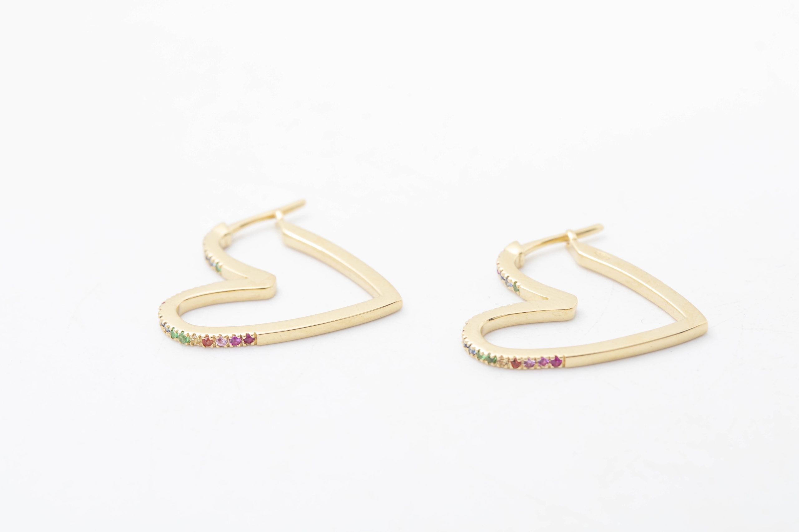 Aretes LOVE arcoiris