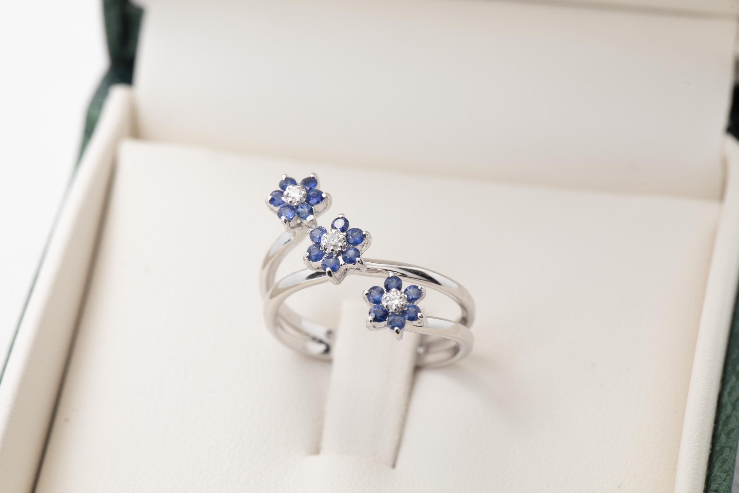 Anillo Moragliones trío de flores