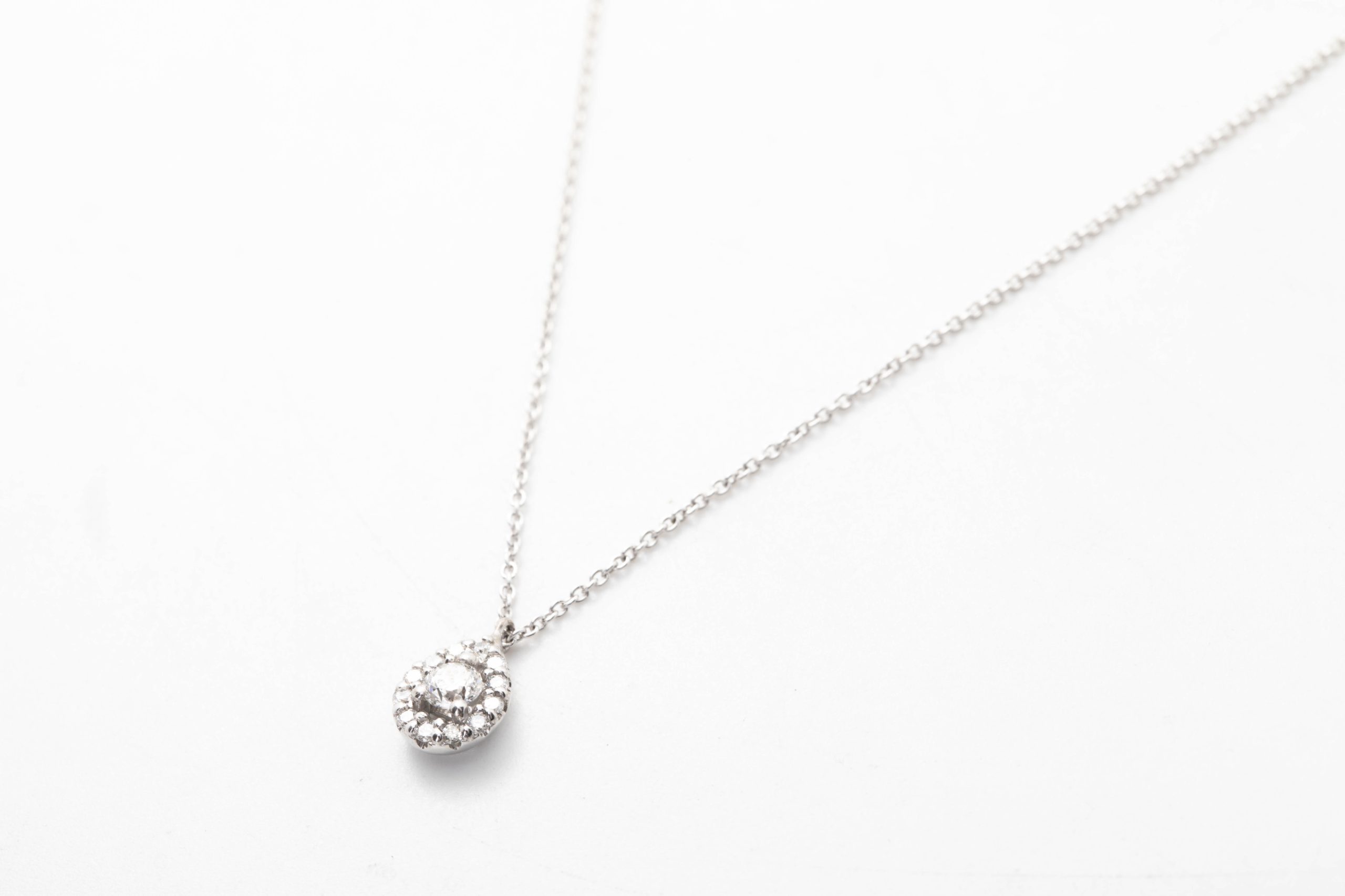 Collar con diamantes