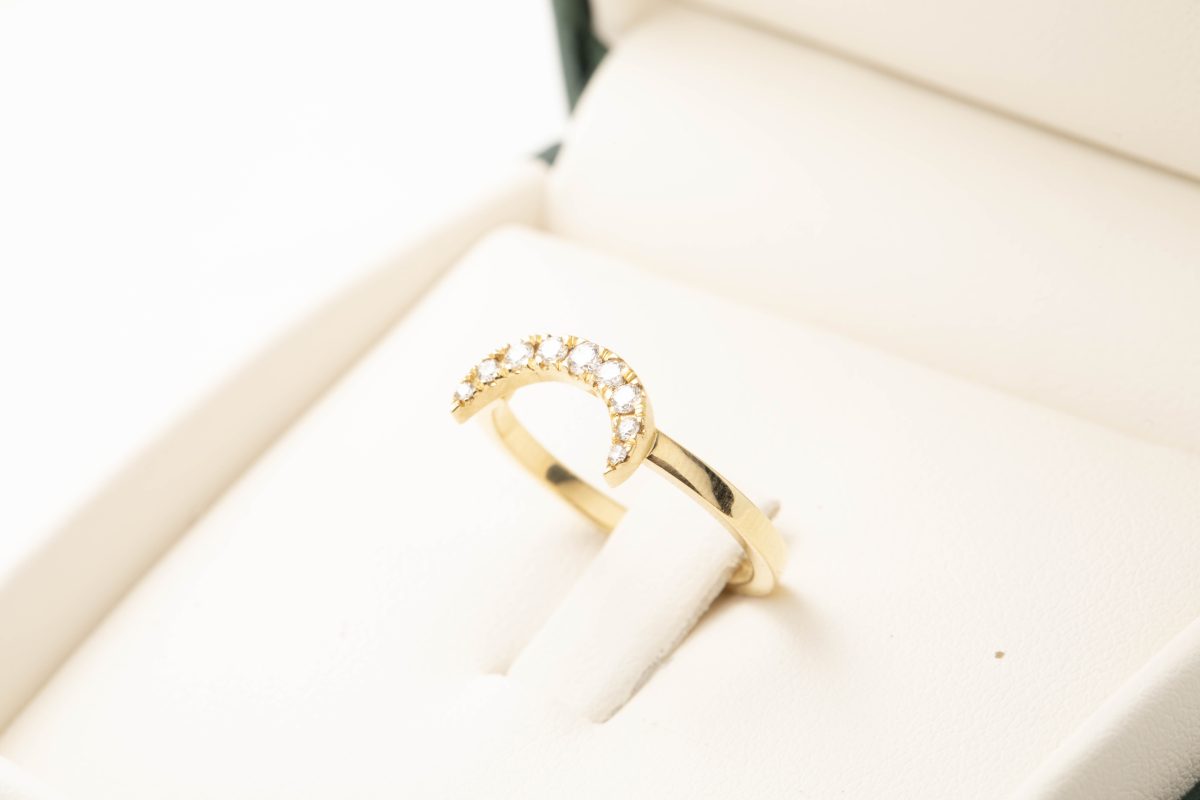Anillo media luna con diamantes