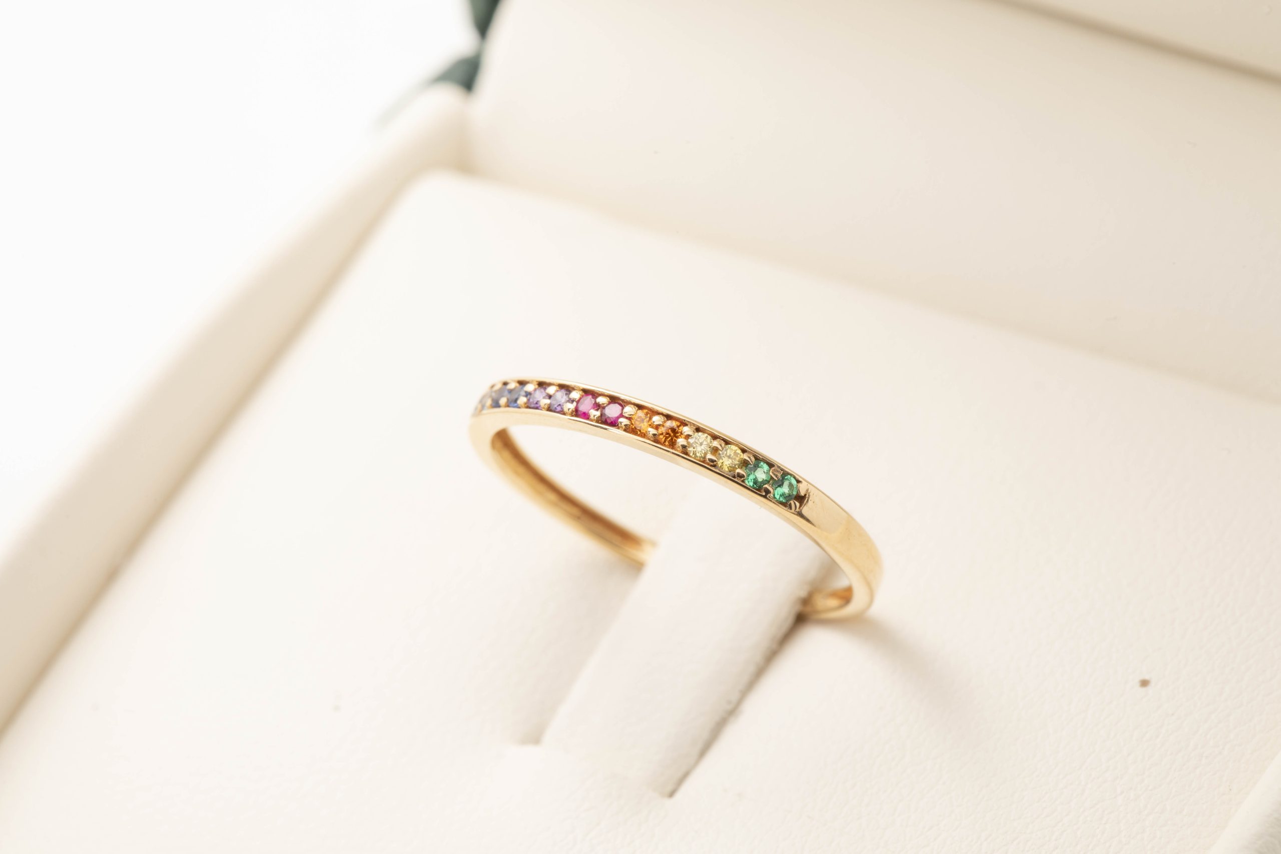 Anillo rivier arcoiris