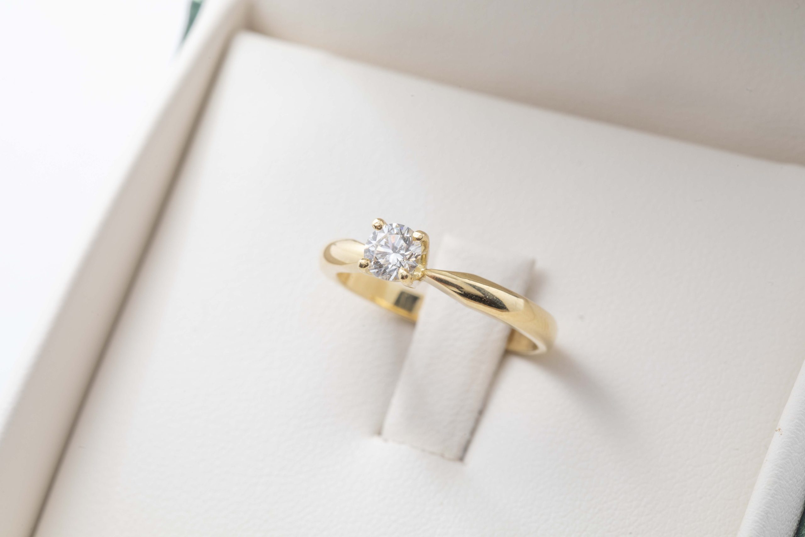 Anillo de compromiso Janice con diamante 0.36Ct.
