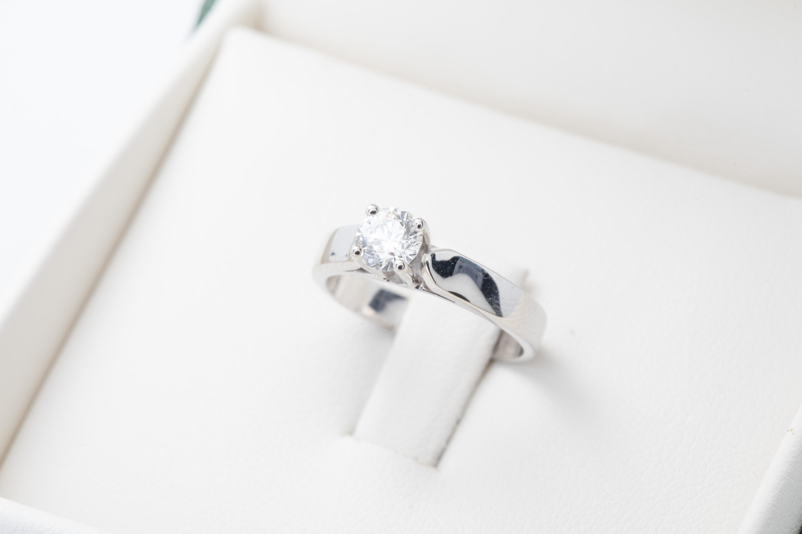 Anillo de compromiso con diamante 0.50Ct
