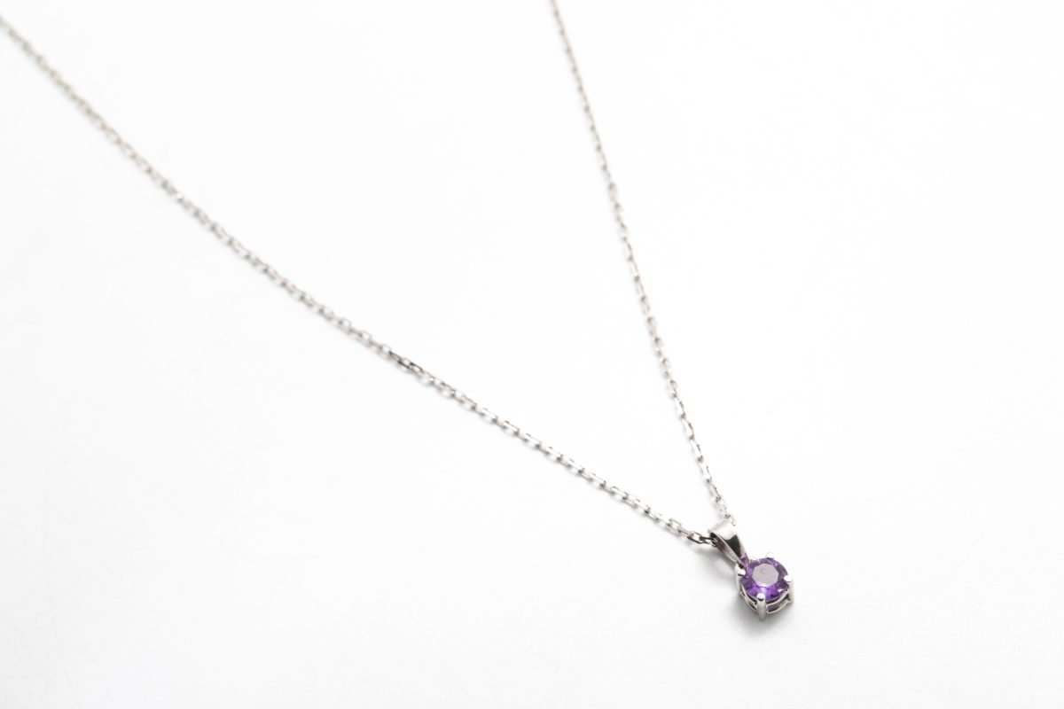 Collar con una amatista