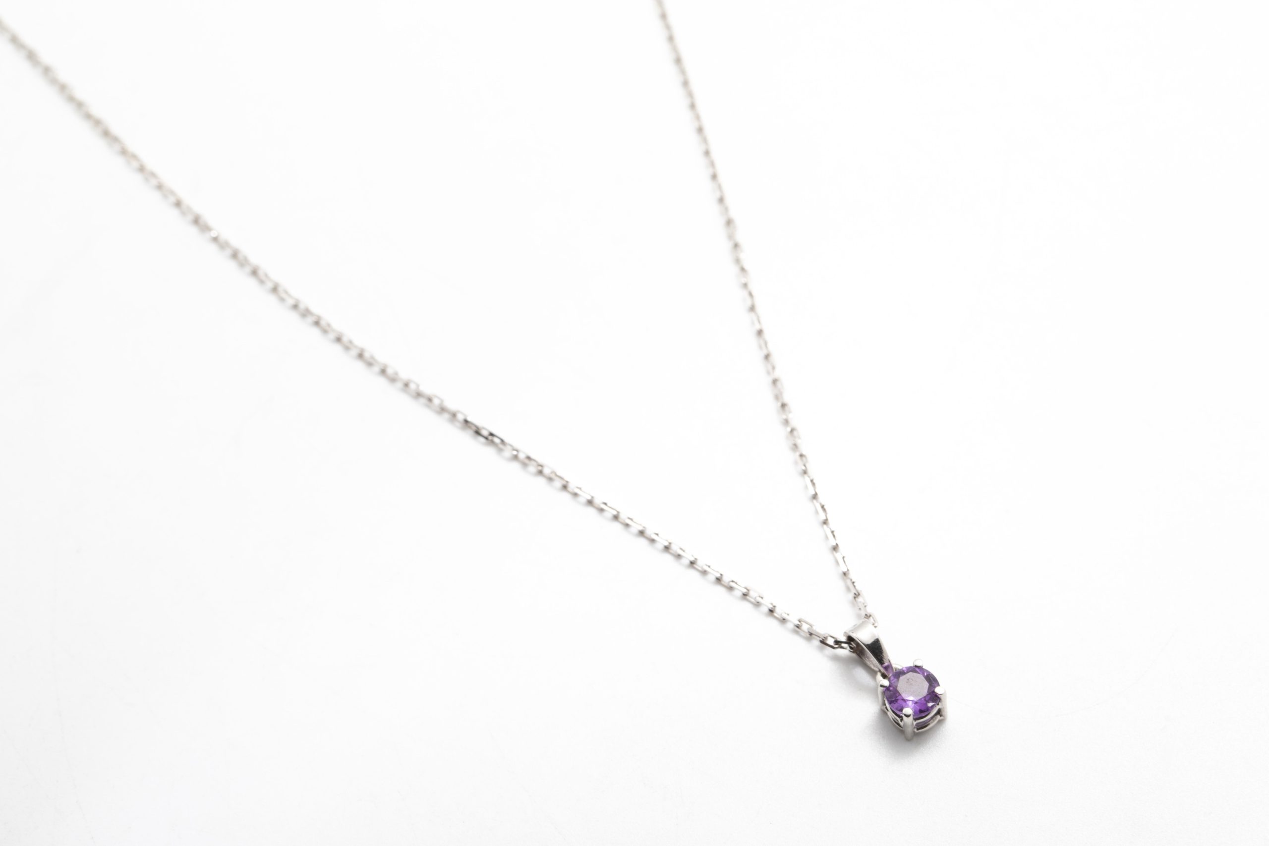 Collar con una amatista