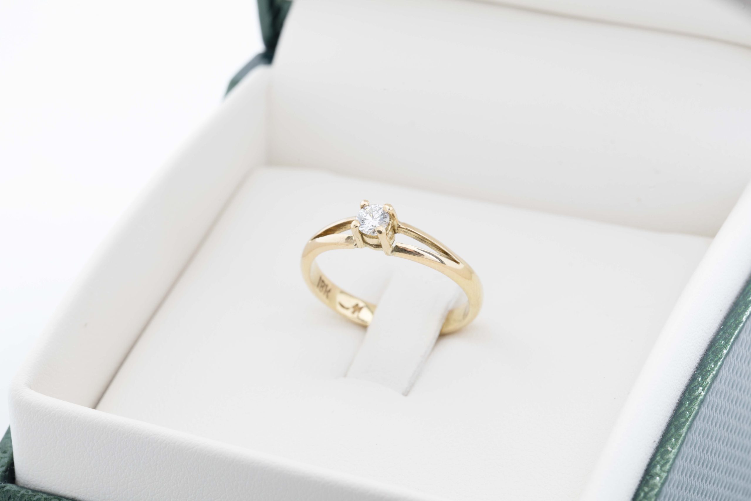 Anillo de compromiso con diamante 0.15Ct