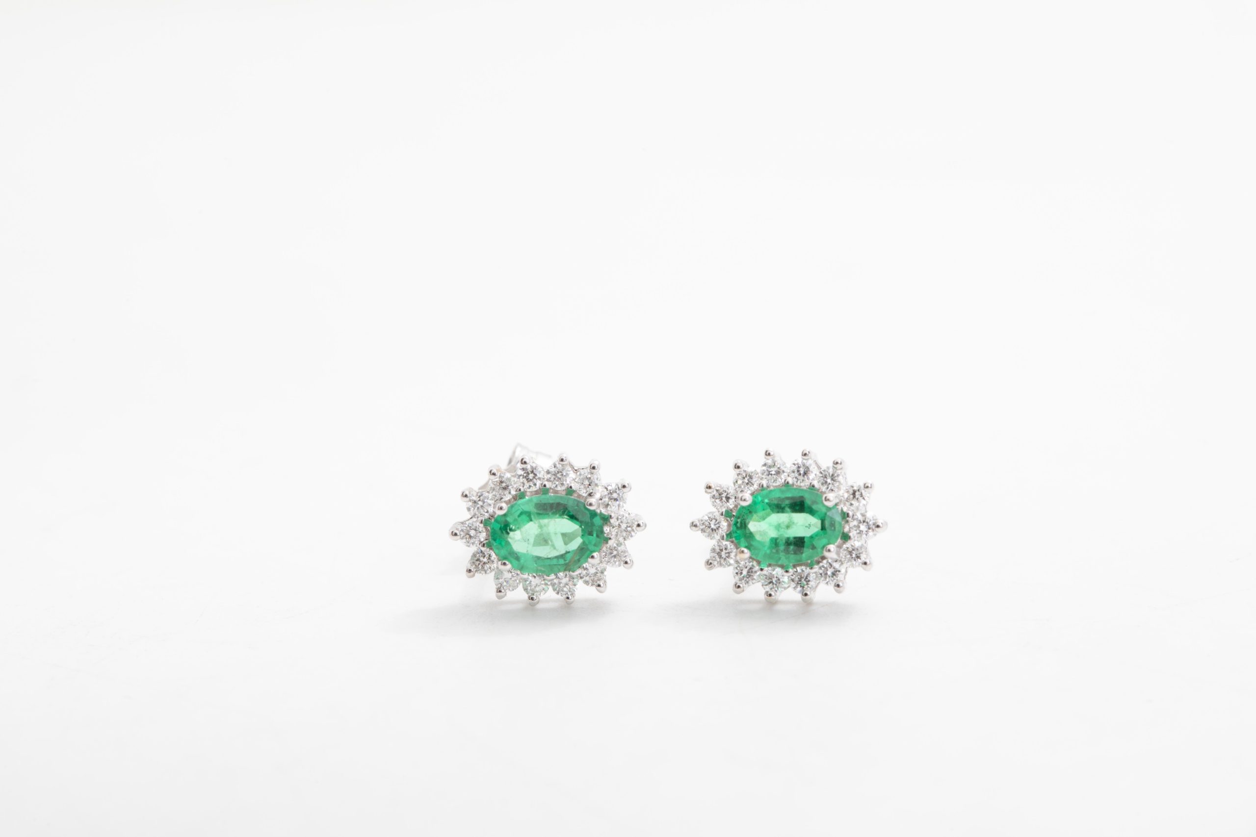 Aretes con esmeraldas y diamantes
