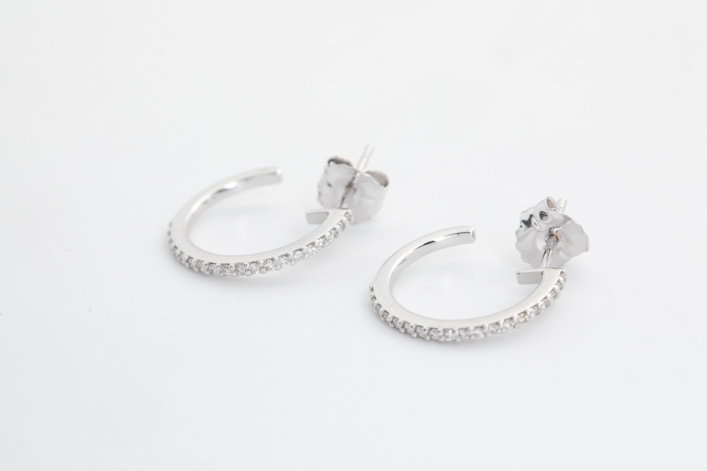 Aretes argolla oro blanco con brillantes