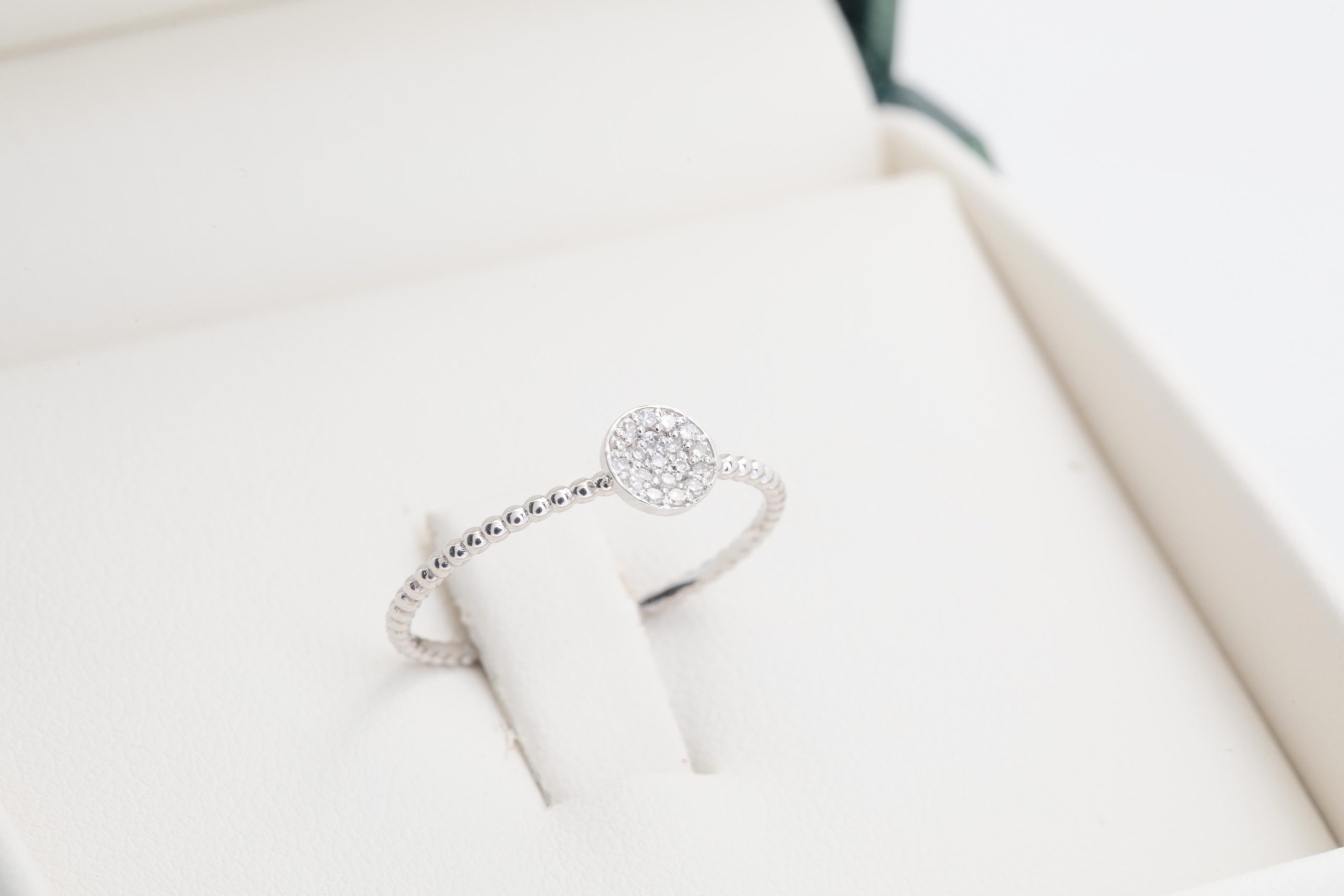 Anillo con diamantes
