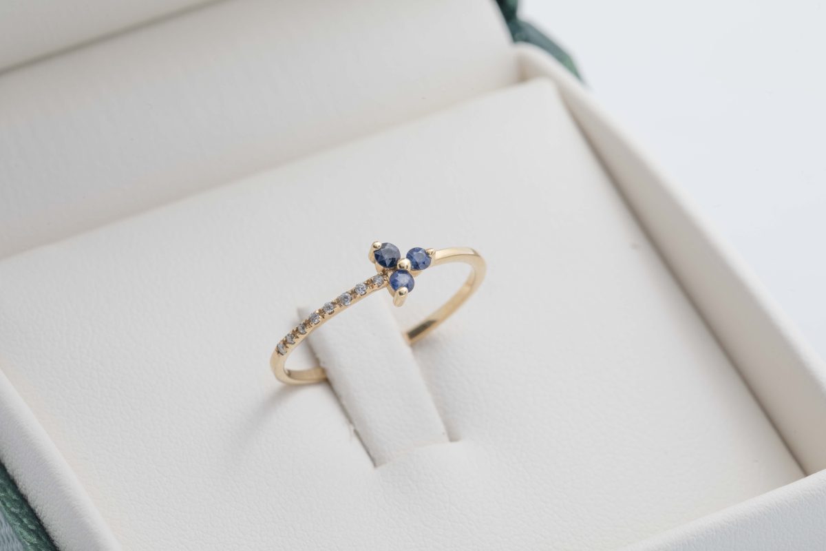 Anillo con zafiros