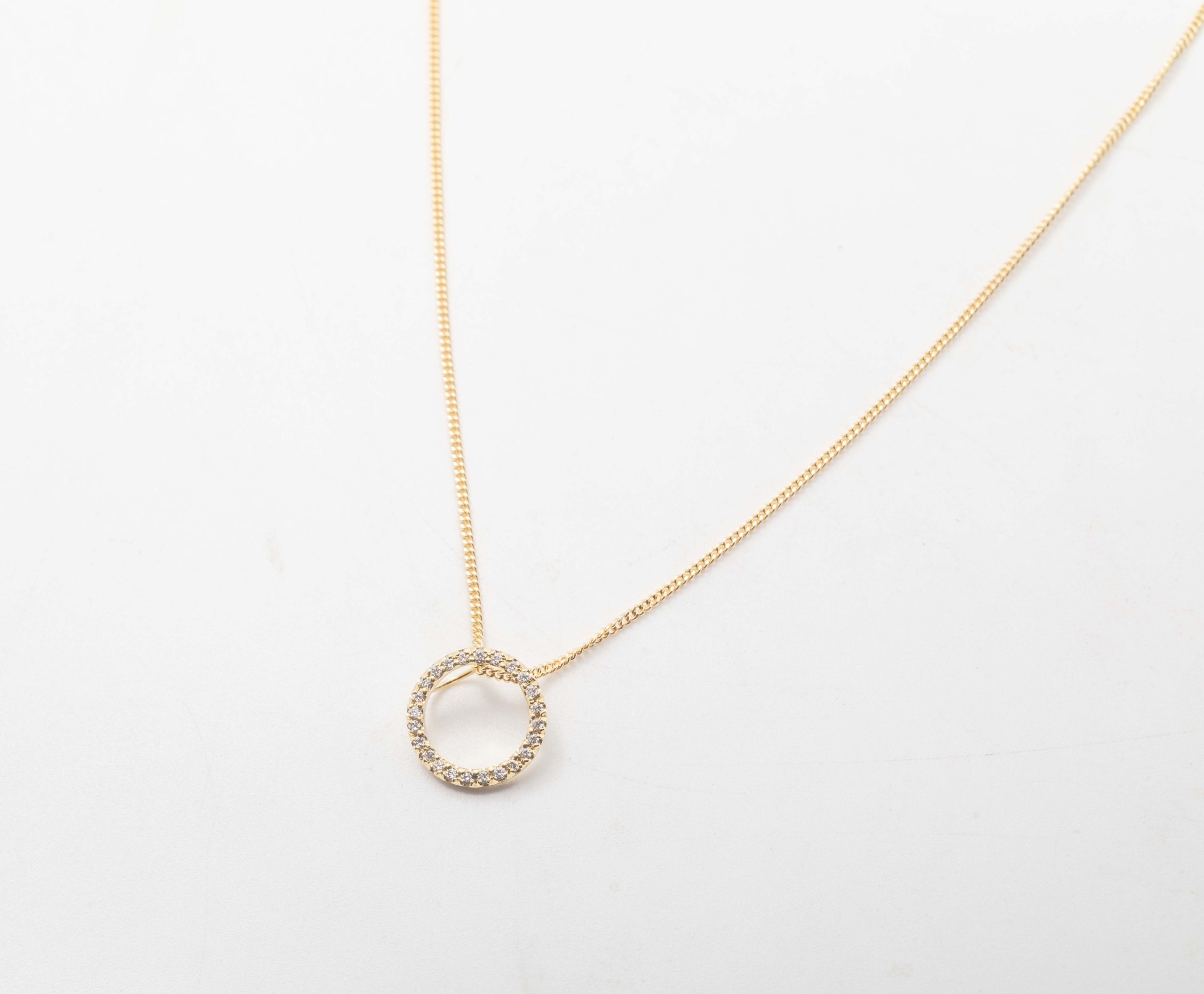 Collar círculo de la vida con diamantes