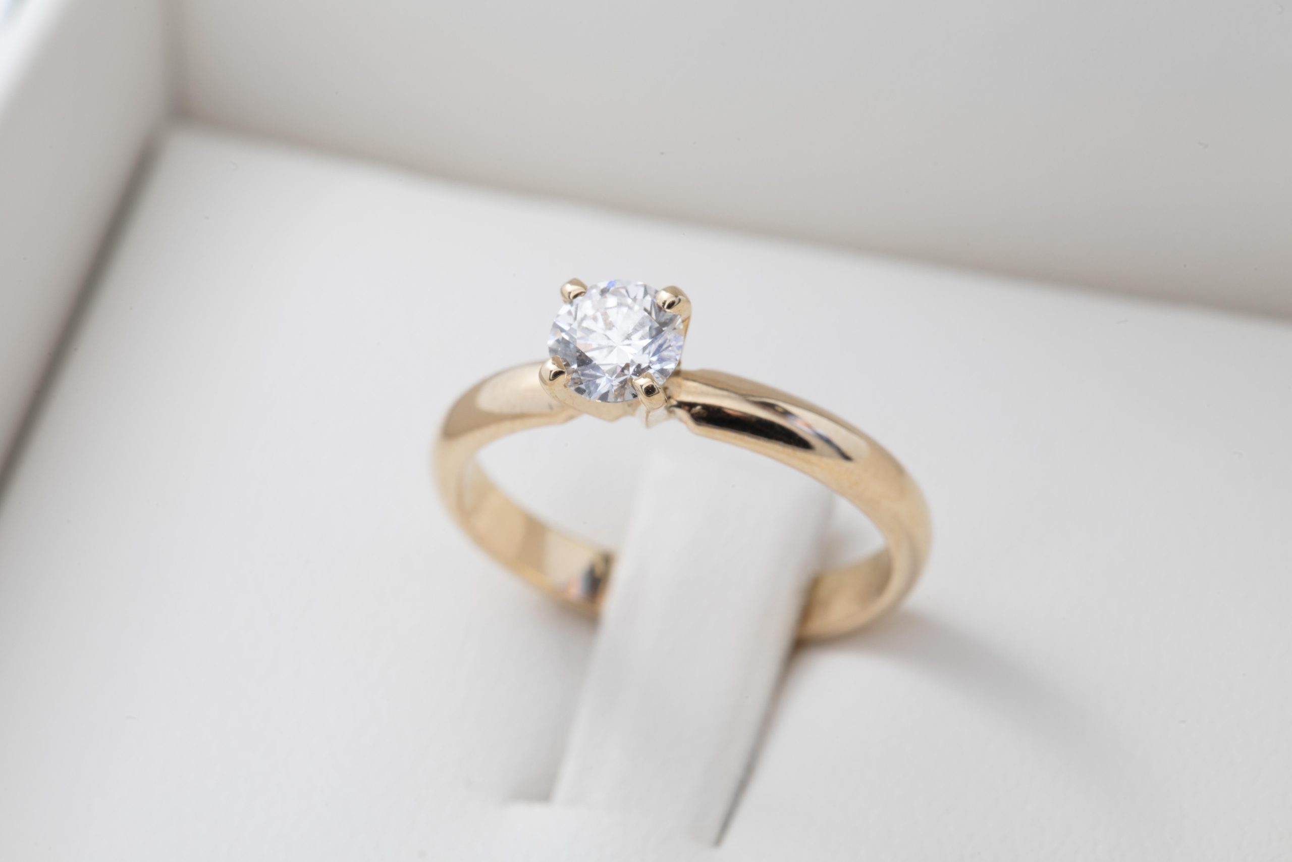 Anillo de compromiso con diamante 0.45Ct.