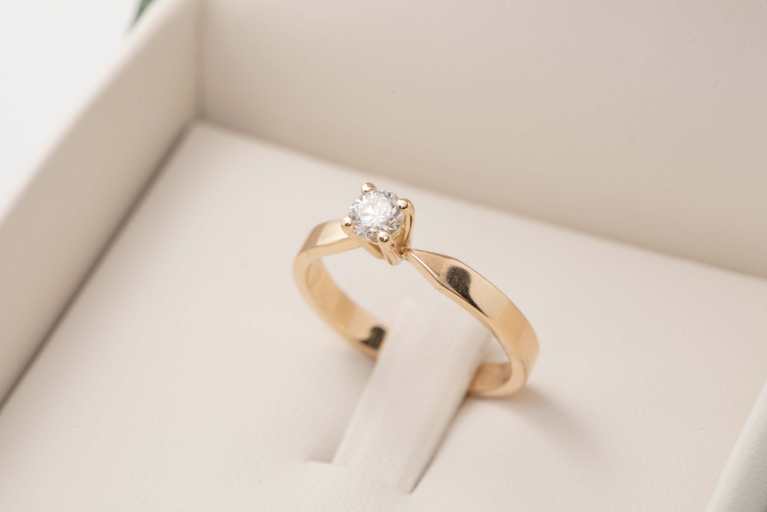 Anillo de compromiso Janice con diamante 0.27Ct.
