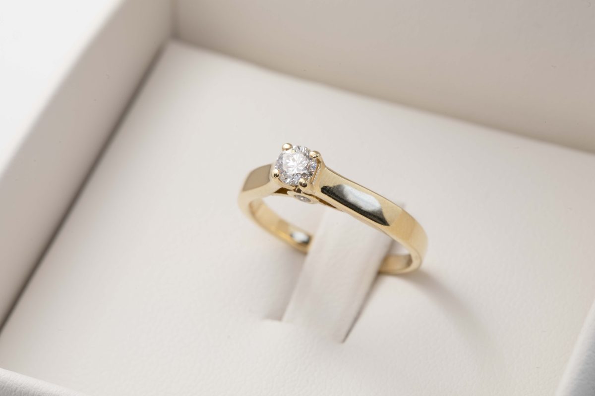Anillo de compromiso con diamante 0.24Ct.