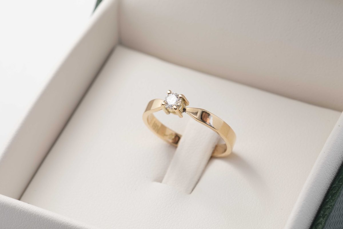 Anillo de compromiso con diamante 0.17Ct.