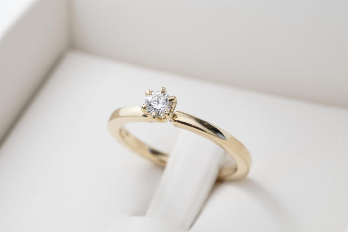 Anillo de compromiso con diamante 0.17Ct.