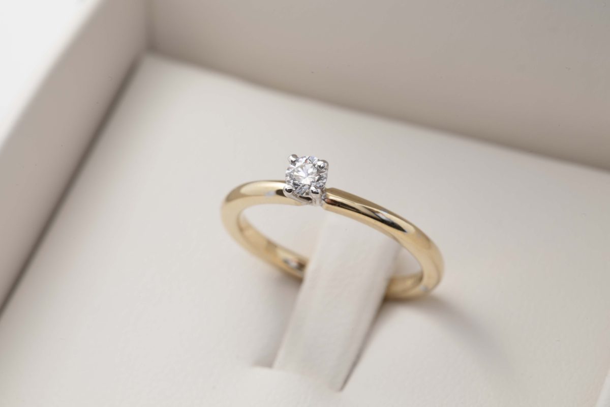 Anillo de compromiso con diamante 0.17Ct.