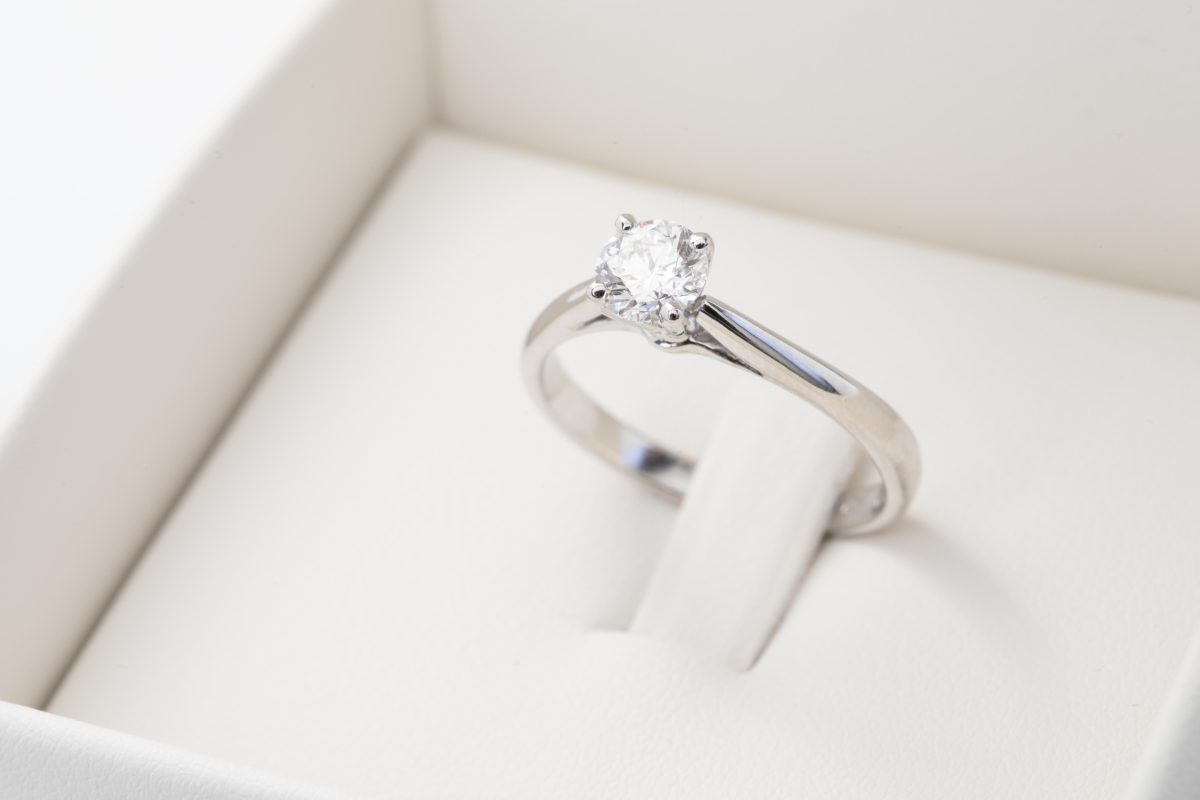 Anillo de compromiso con diamante 0.57Ct.