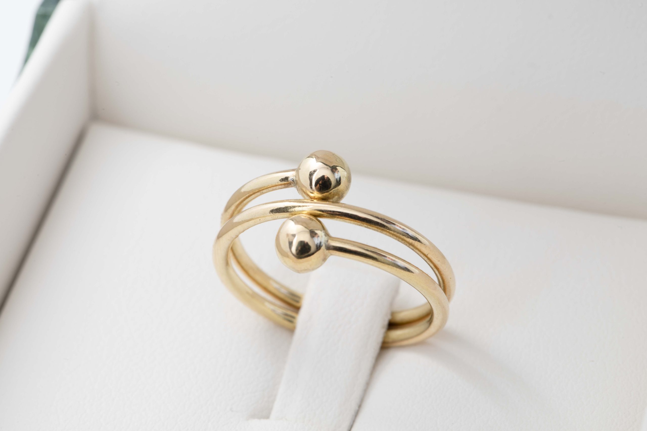 Anillo espiral en oro amarillo