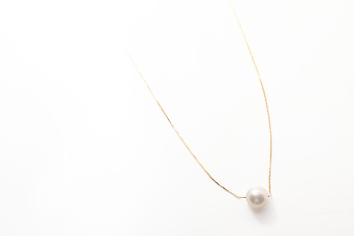 Collar con una perla