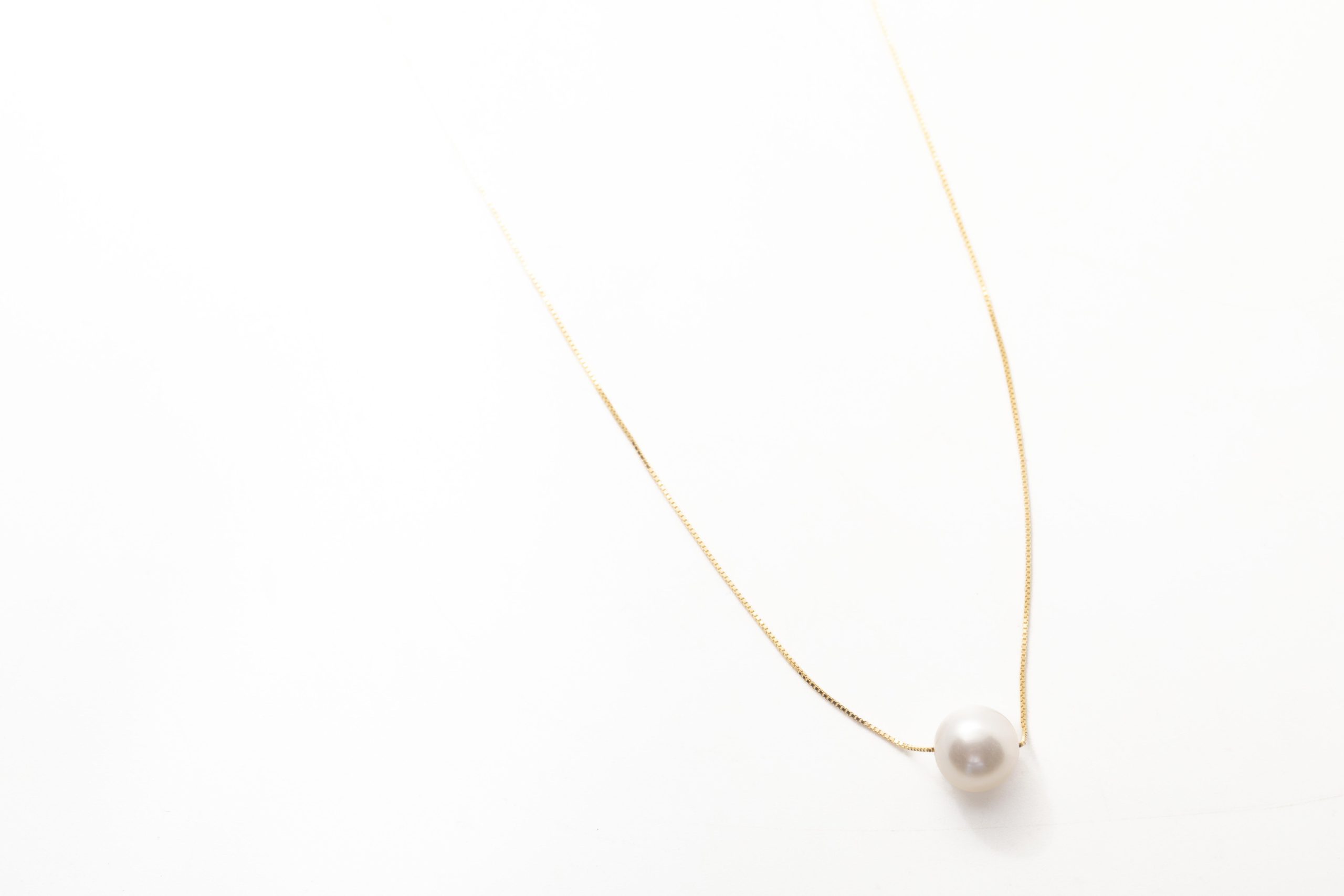 Collar con una perla
