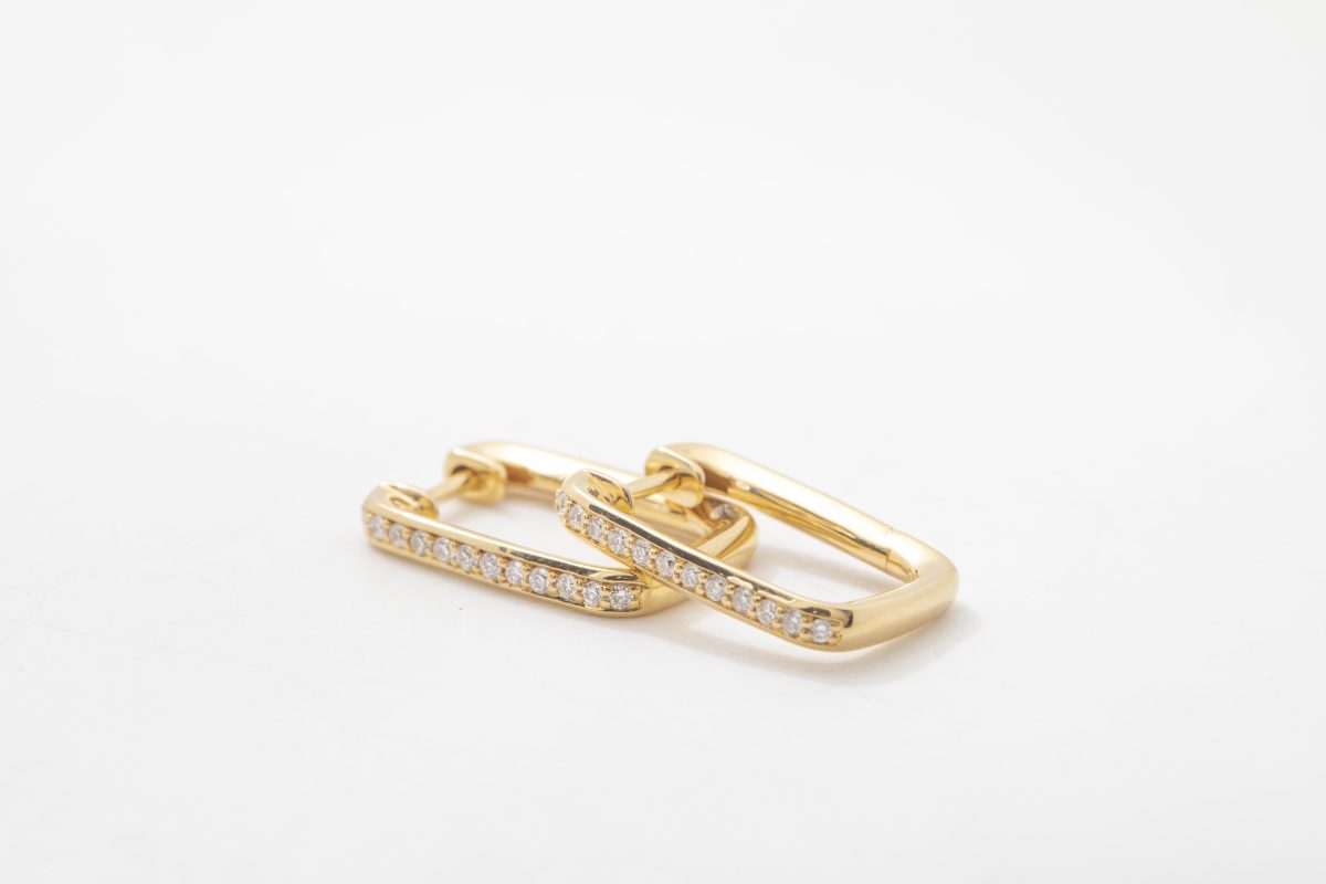 Argollas rectangulares con diamantes