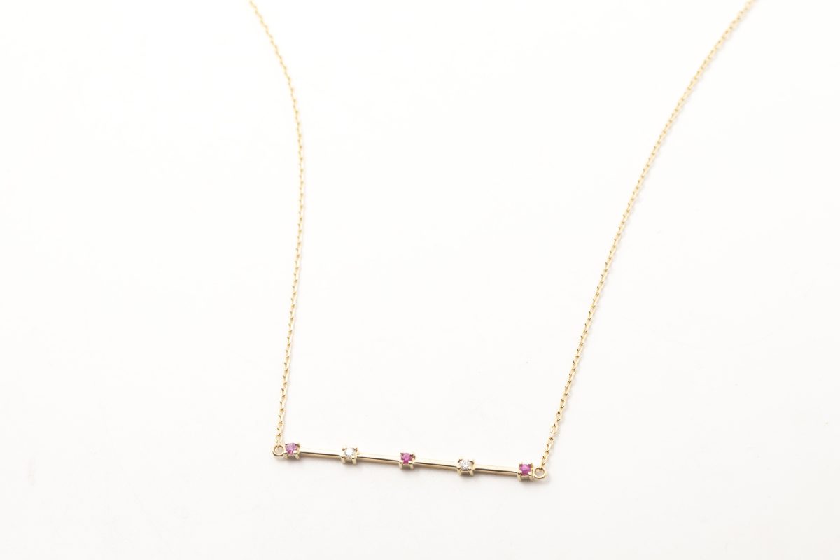 Collar con rubís y diamantes