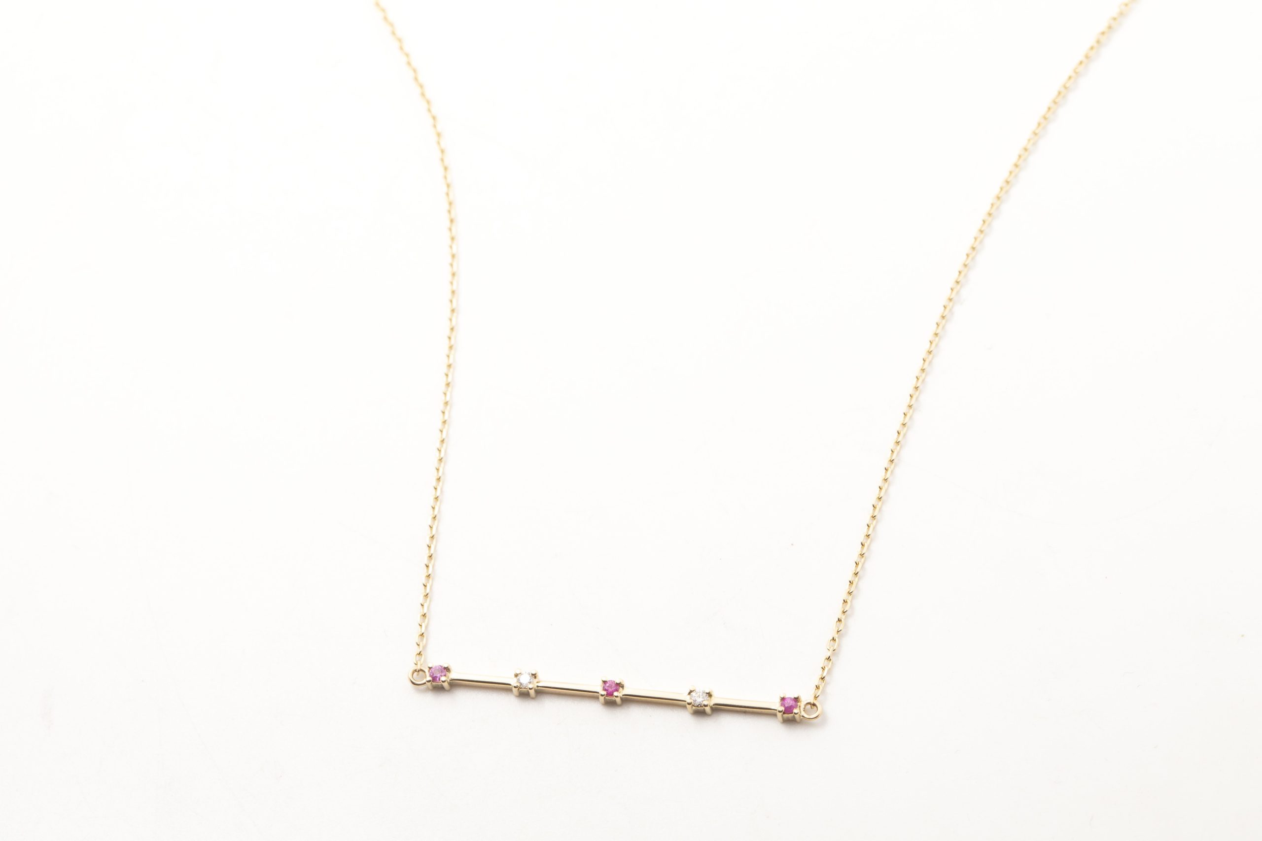 Collar con rubís y diamantes