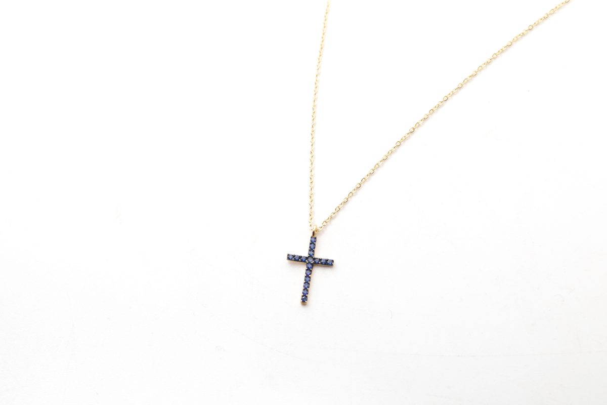 Collar con cruz de zafiros