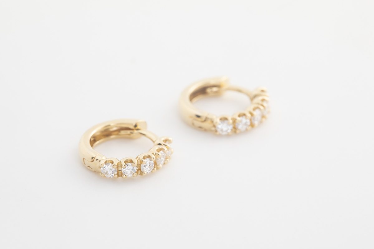 Aretes de argolla con brillantes