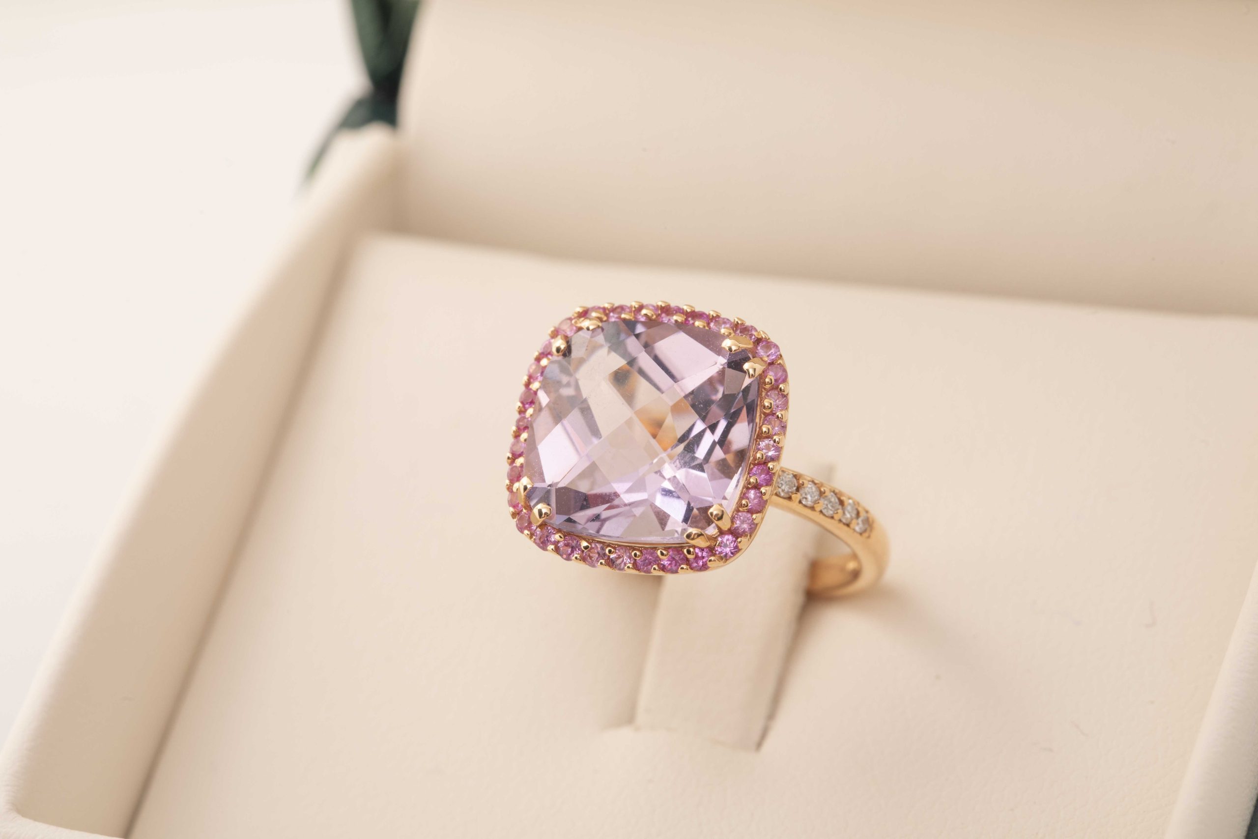 Anillo Moraglione con amatista y zafiros rosados