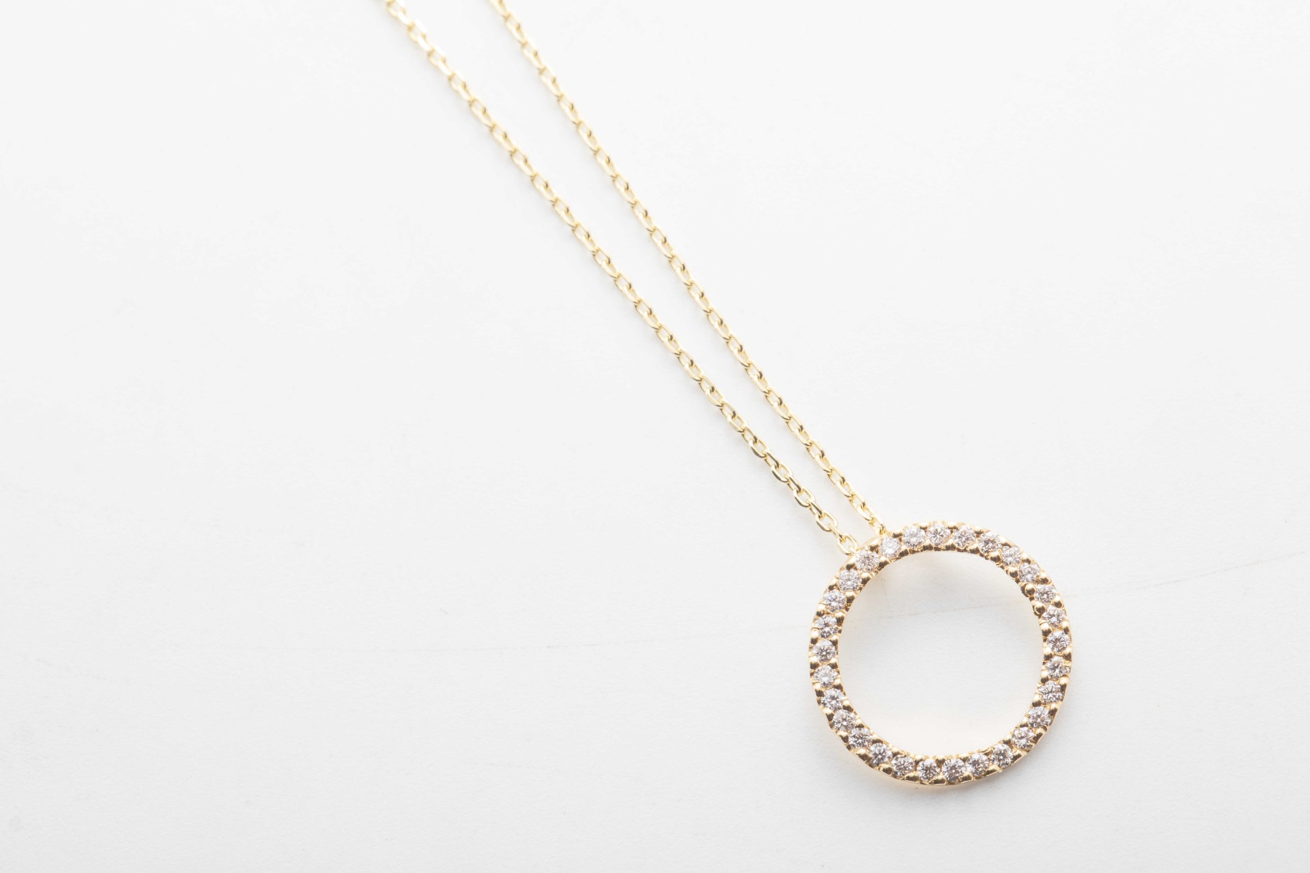 Collar círculo de la vida con diamantes