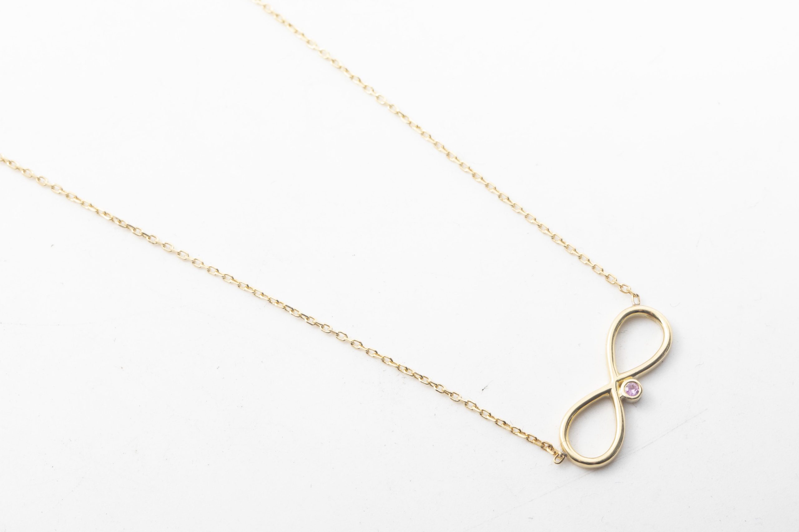Collar infinito con un zafiro