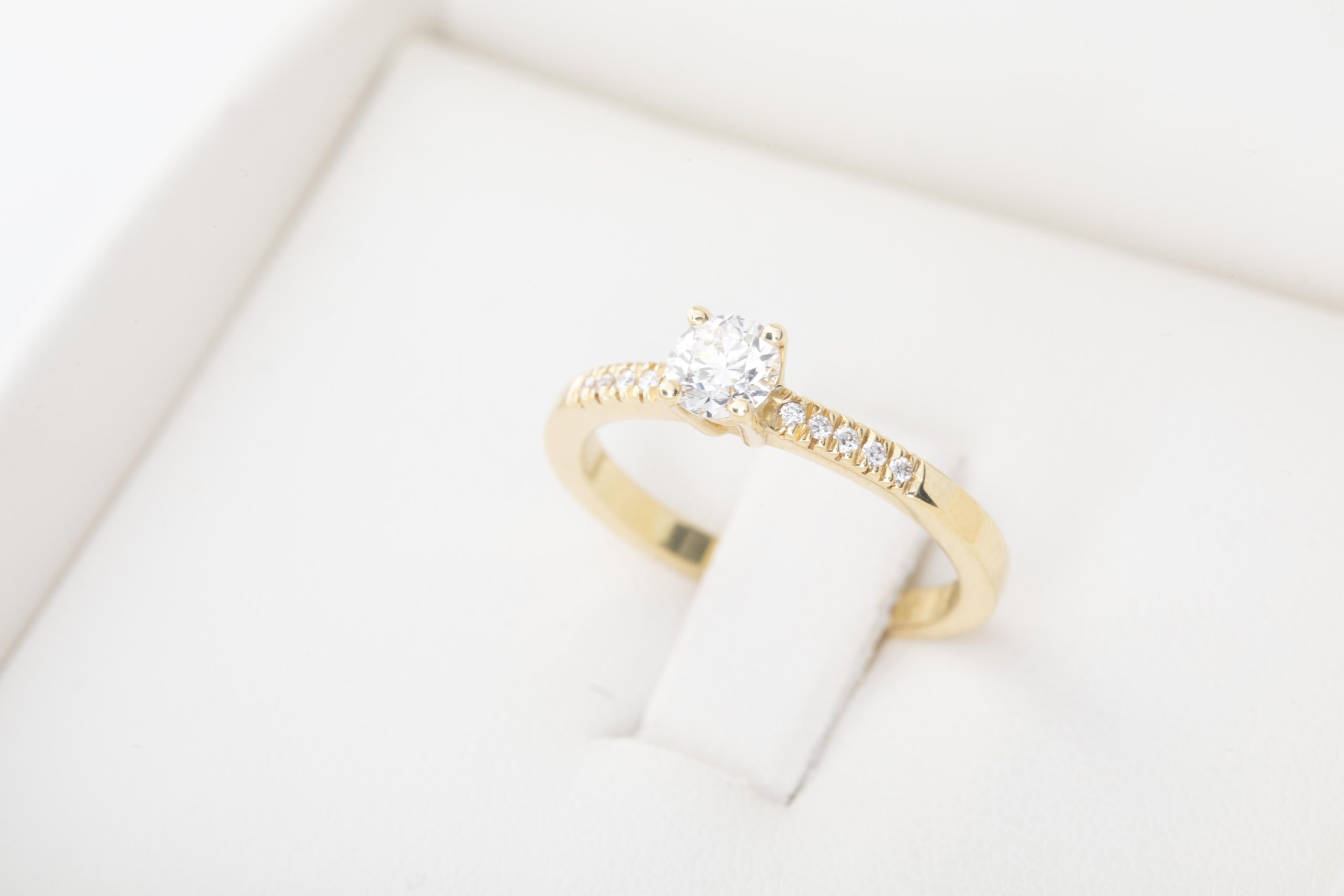 Anillo de compromiso Daniela con diamante 0.35Ct
