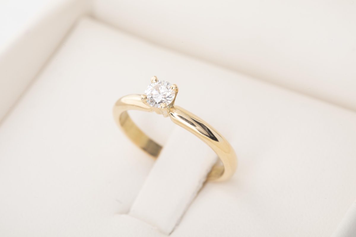 Anillo de compromiso con diamante 0.26Ct.