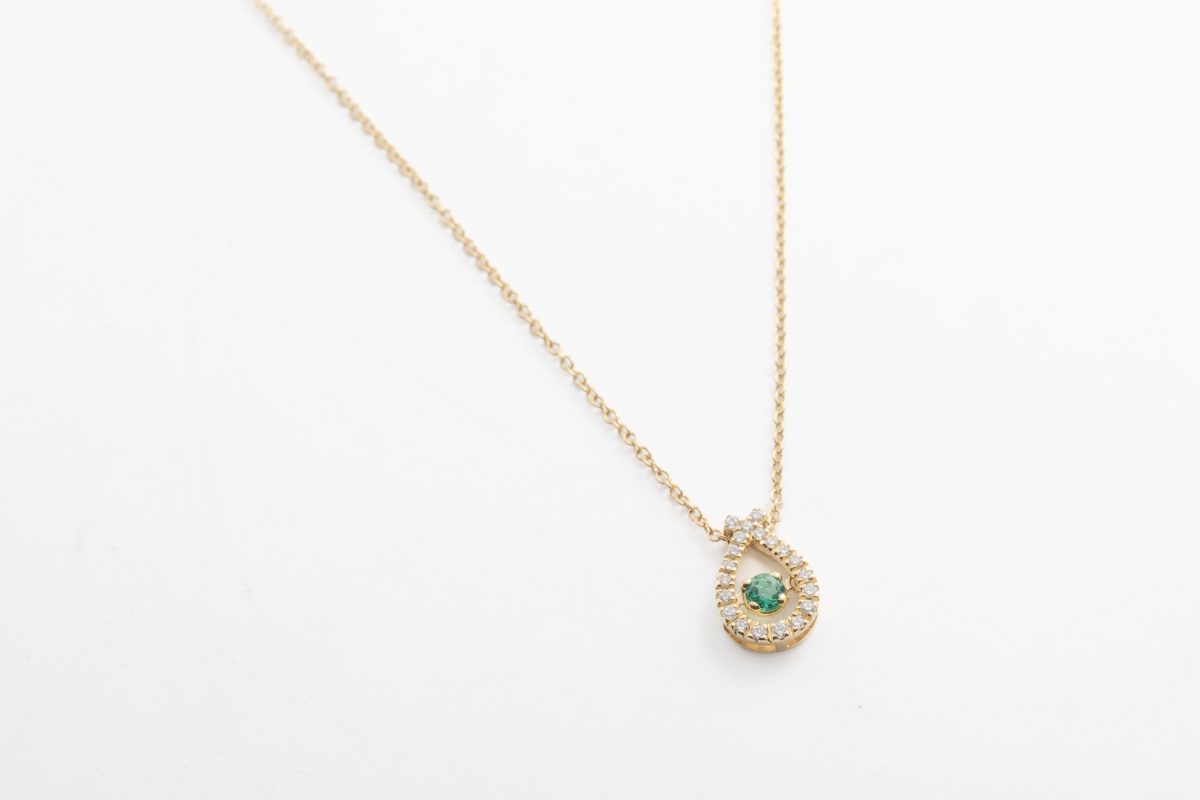 Collar con esmeralda y diamantes