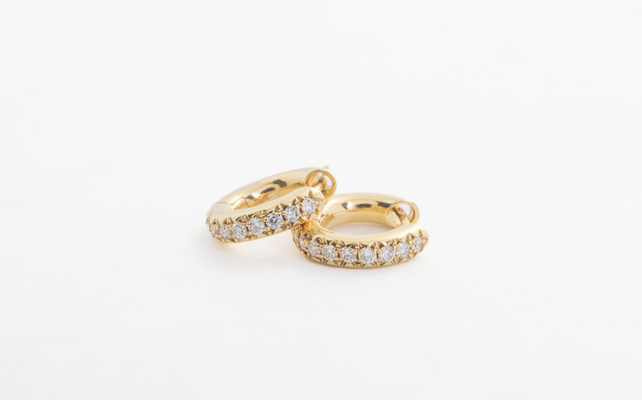Argollas con diamantes