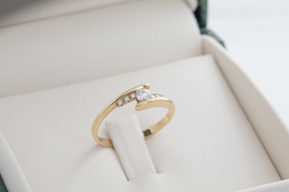 Anillo de compromiso con diamante 0.16Ct.
