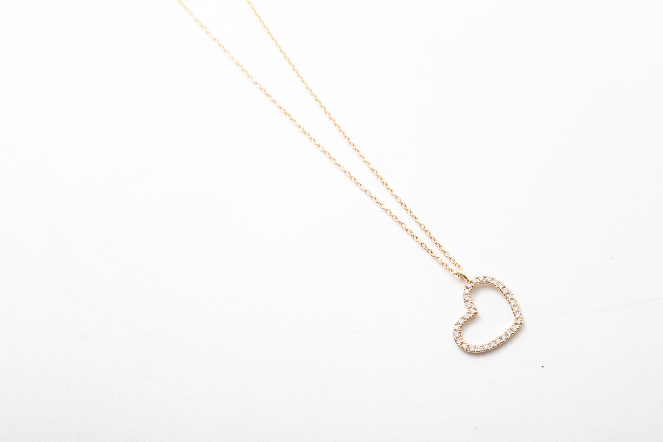 Collar corazón con diamantes