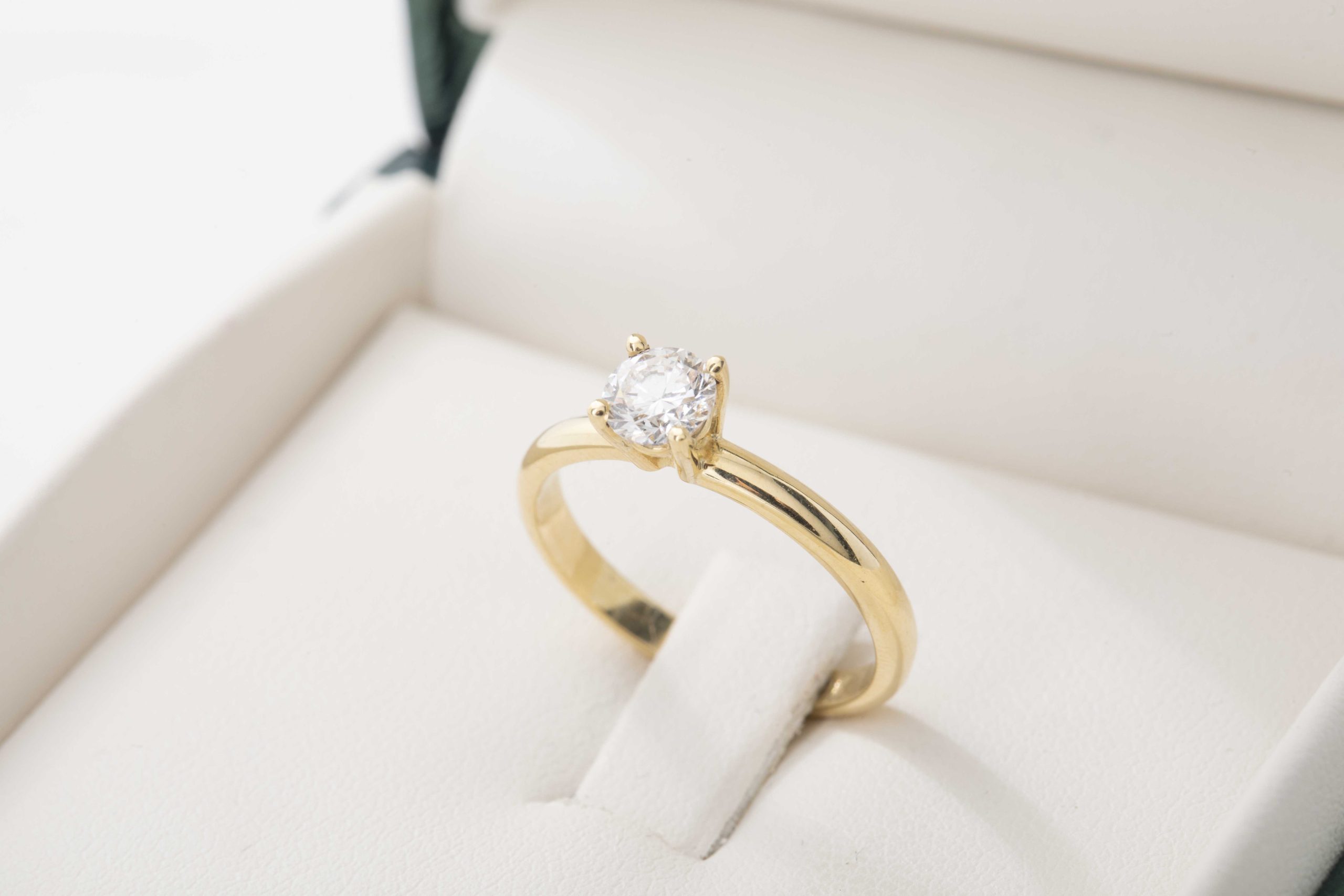 Anillo de compromiso con diamante 0.50Ct