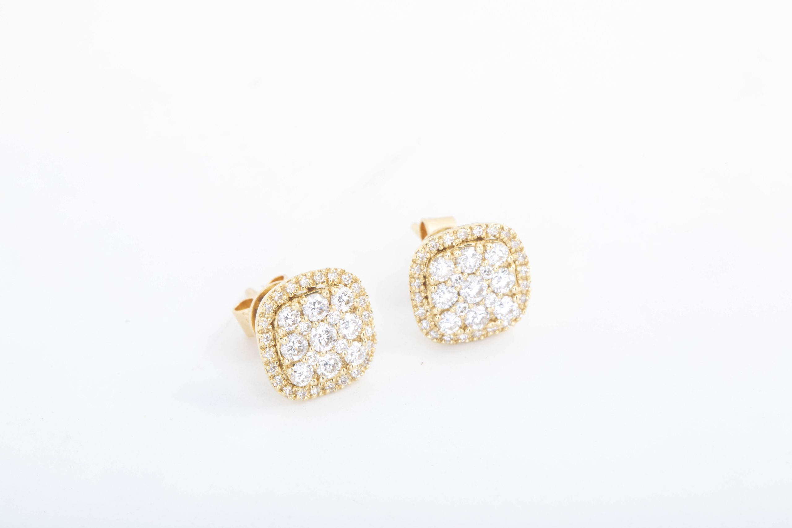Aretes cuadrados con brillantes