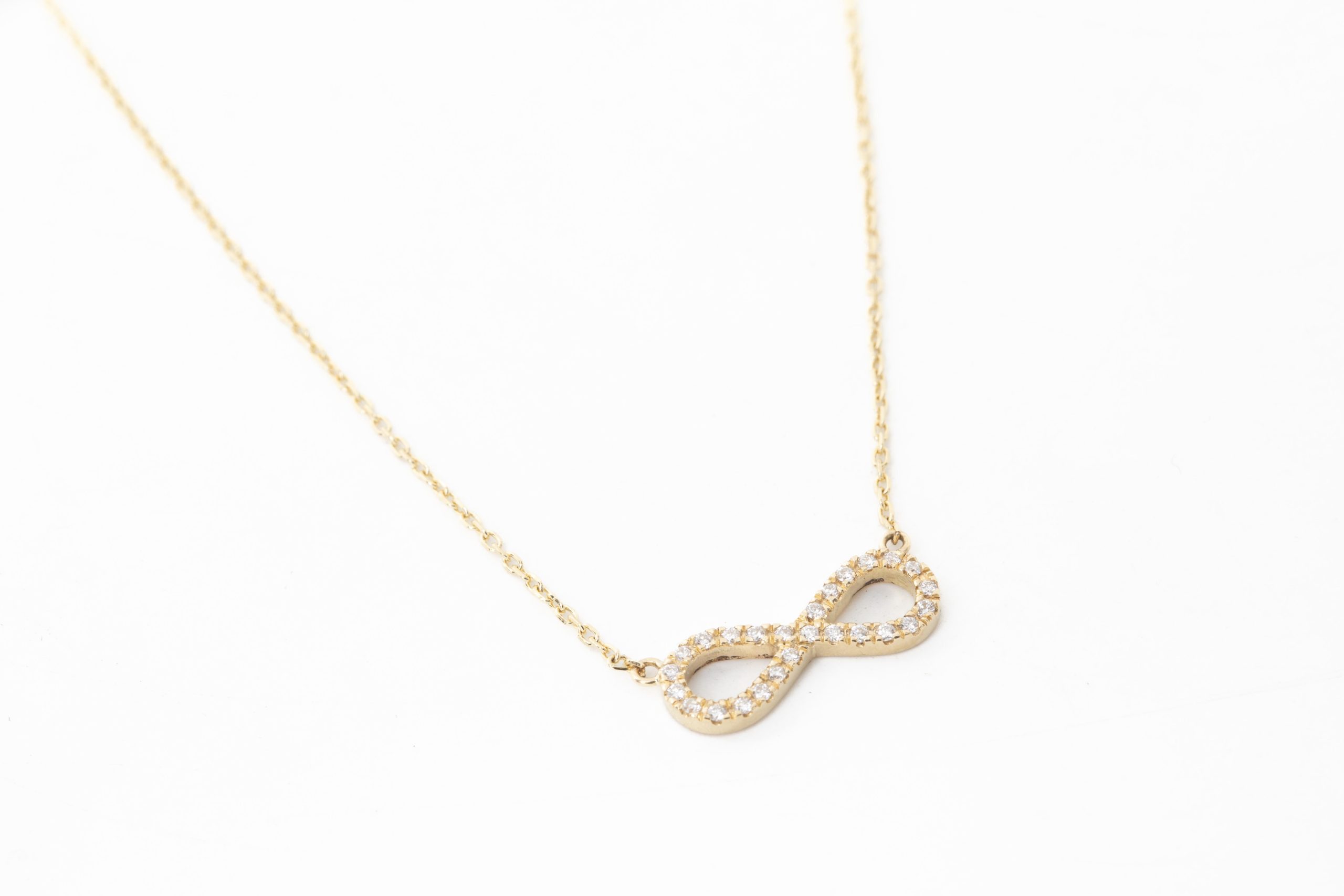 Collar infinito con diamantes